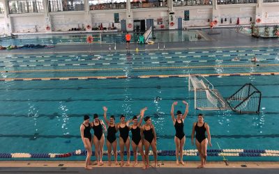 Exhibición de Natación Artística durante la jornada de Waterpolo celebrada en Inacua