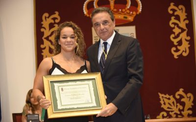 DISTINCION AL MÉRITO DEPORTIVO AYUNTAMIENTO DE TORREMOLINOS. CARMEN BALBUENA.